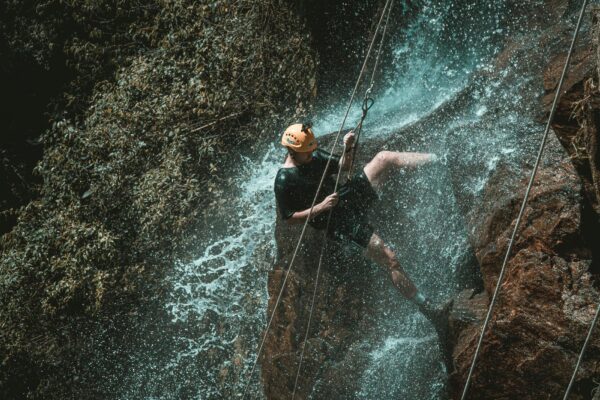 Canyoning dans le Jura : Aventure, Adrénaline et Spots d’Exception